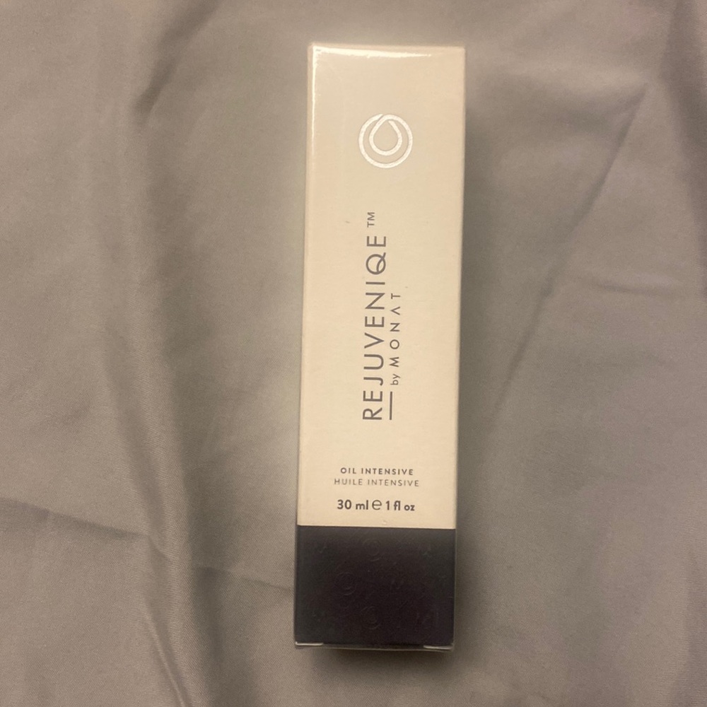 Monat Rejuvenique oil